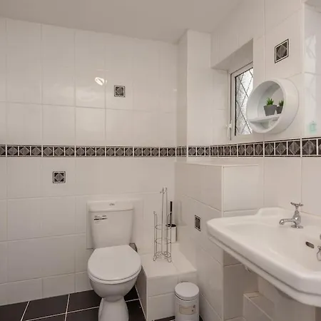 Leed Centre - Armley Wortley Будинок відпочинку *